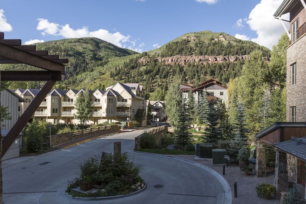 The Auberge Residences at Element 521