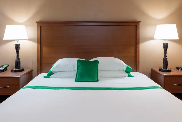 Superior Suite, 1 King Bed, Jetted Tub