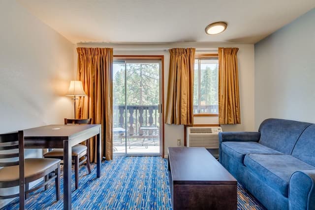 Standard Room ,1 Queen Bed, River View Balcony