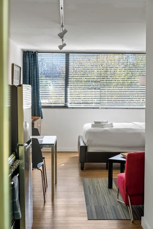 Chic Premium Studio Apartment (47 25th St NW, Atlanta GA 30309)*