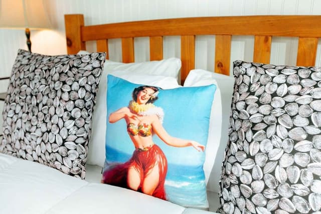 Comfort Room, 1 Queen Bed, Private Bathroom