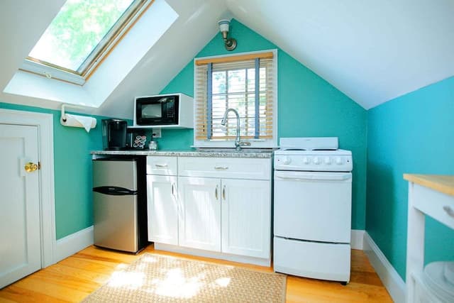 Room, 1 King Bed, Private Bathroom
