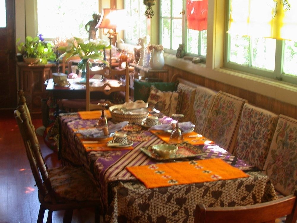 Hollyhock Country House3