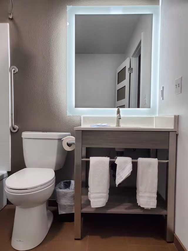 Standard Room, 1 King Bed