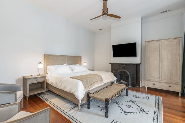Room, 1 King Bed (ADA)
