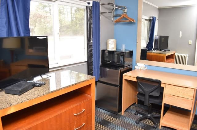 Standard Room, 1 Queen Bed