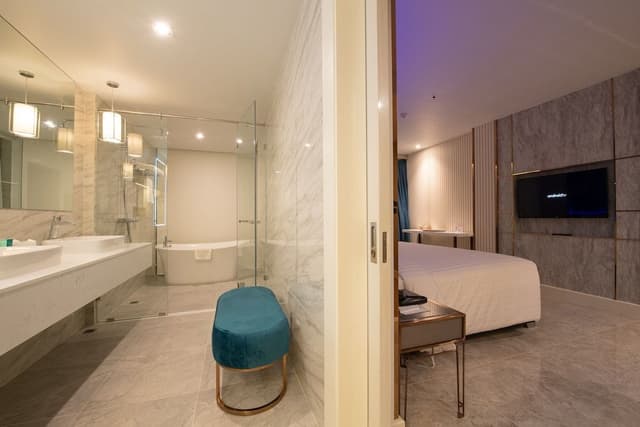 Deluxe Room (DEE Tower)