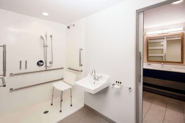 Family Suite, Multiple Beds, Non Smoking (Shower Only)