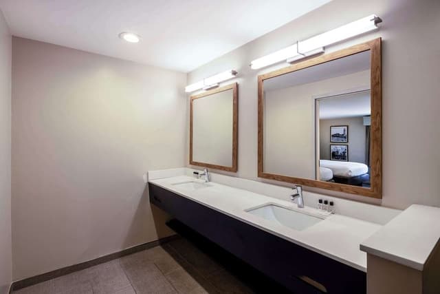 Family Suite, Multiple Beds, Non Smoking (Shower Only)