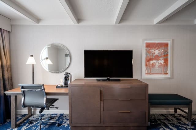 Standard Room, 1 King Bed (Top Floor)