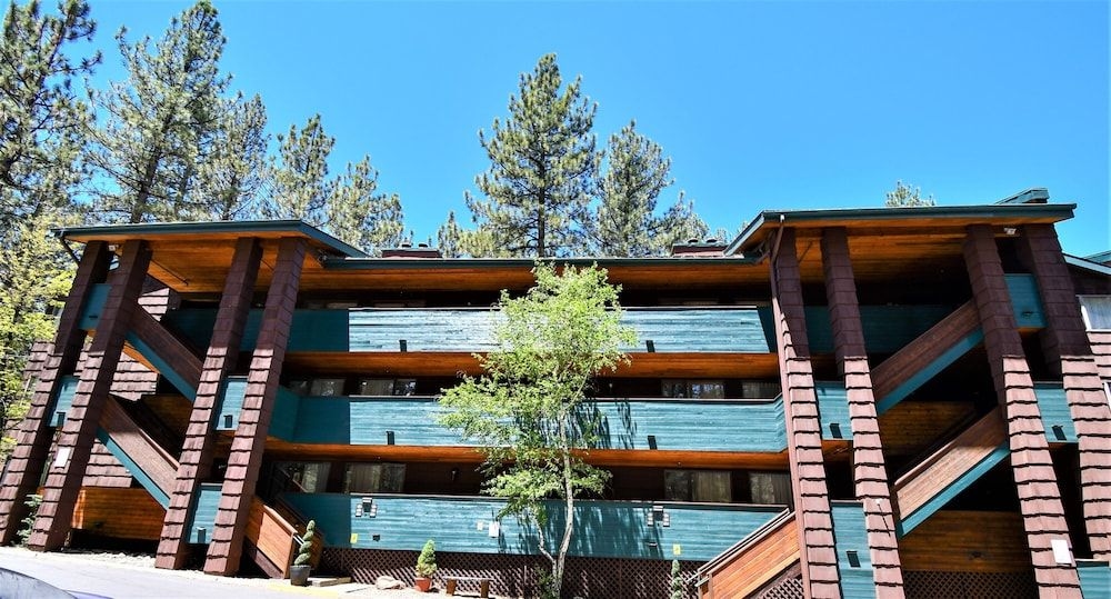 Snow Lake Lodge1