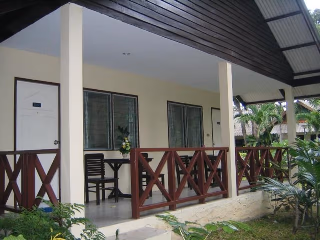 Bungalow with Garden View