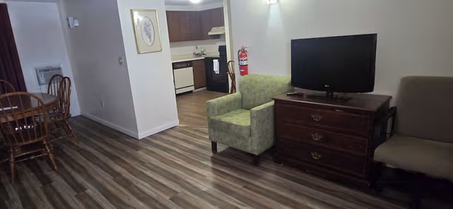 Suite, 1 King Bed, Kitchen