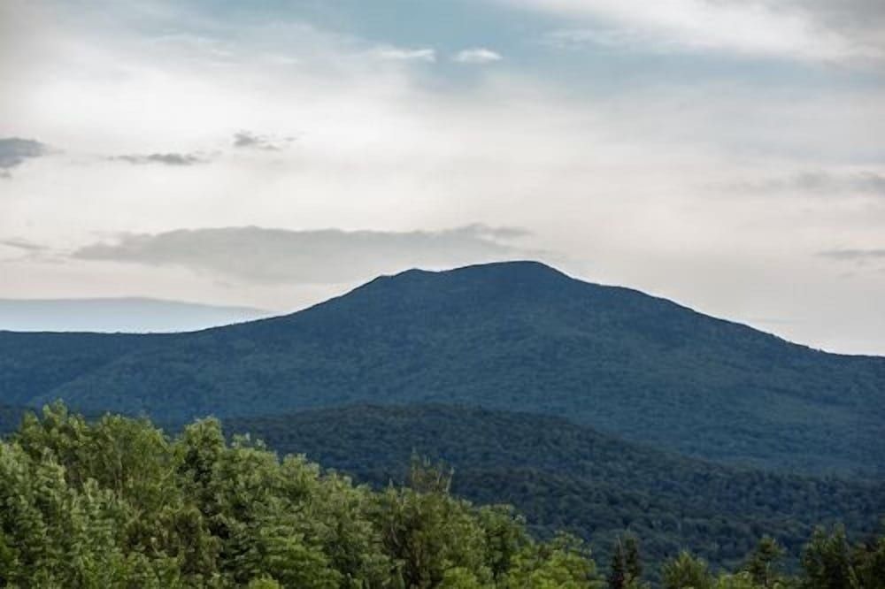 The Vermont Inn0