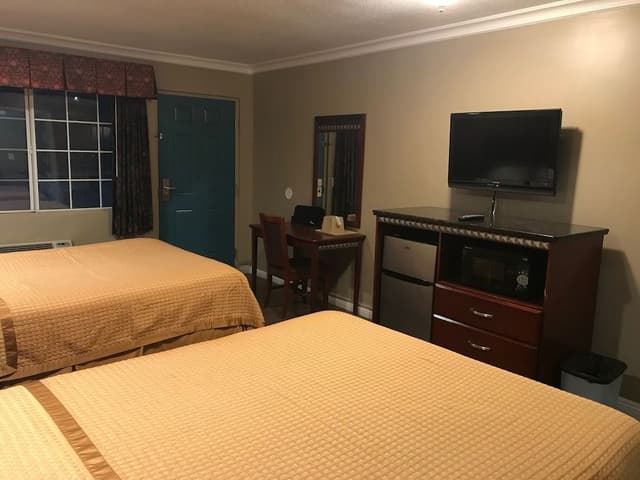 Standard Single Room, 2 Queen Beds, Roll-in Shower, Non Smoking