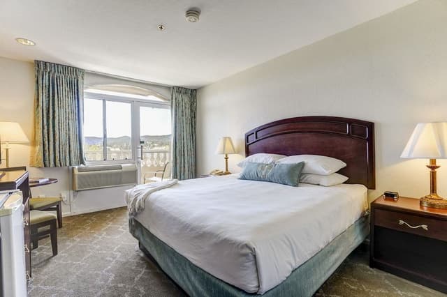 Standard Room, 1 King Bed