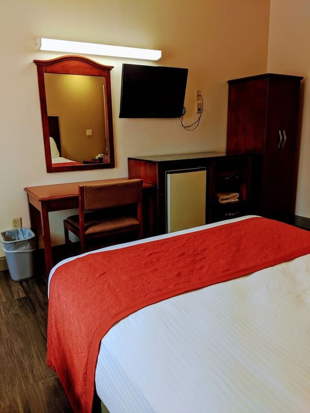Standard Room, 1 Queen Bed