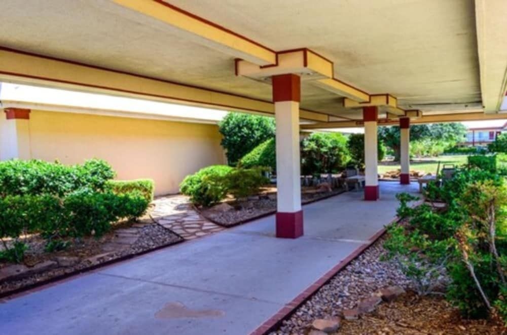 Executive Inn Hotel & Conference Centre4