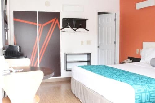 1 King Bed Non-Smoking
