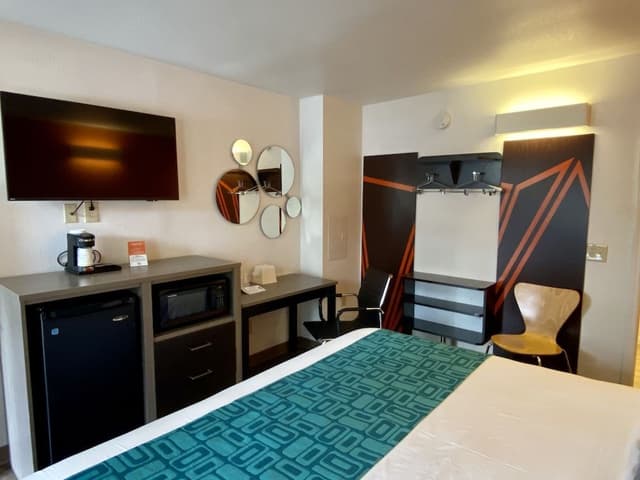 Room, 1 King Bed, Non Smoking