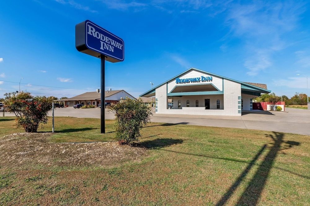 Regency Inn & Suites2