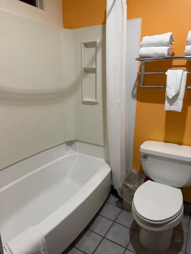 Standard Room, 1 Queen Bed