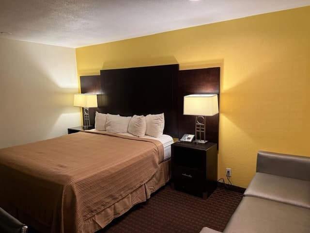 Standard Room, 1 King Bed