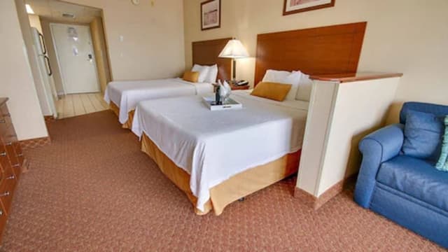 South Building -Deluxe Efficiency, No View, 2 Queen Beds & Sofa