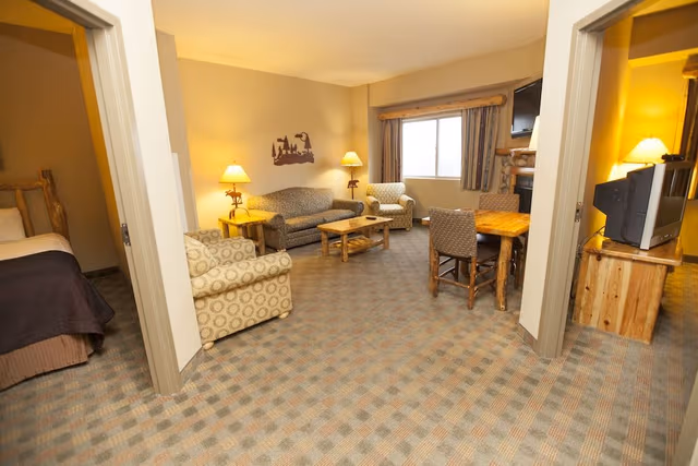 Grizzly Bear Suite - Water Park Included