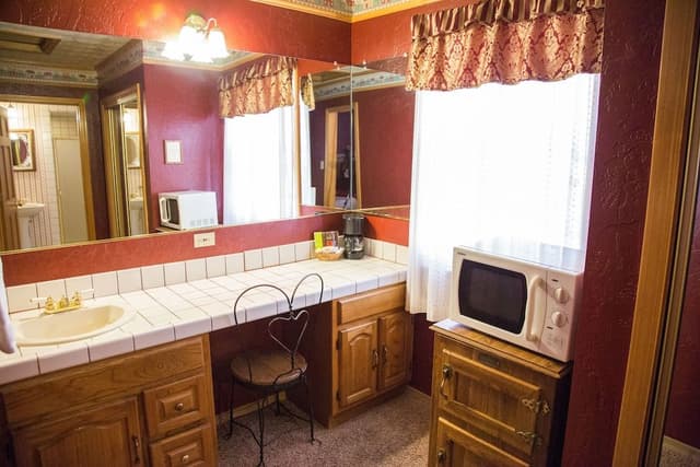 Standard Room, 1 King Bed, Jetted Tub