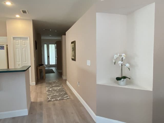 Sunset Lakes - 4 bedroom House with private pool (3 full bathrooms)