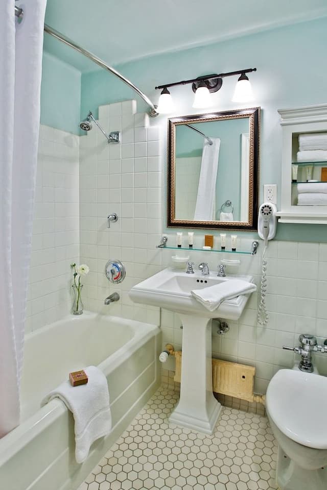 Standard Room, 1 King Bed