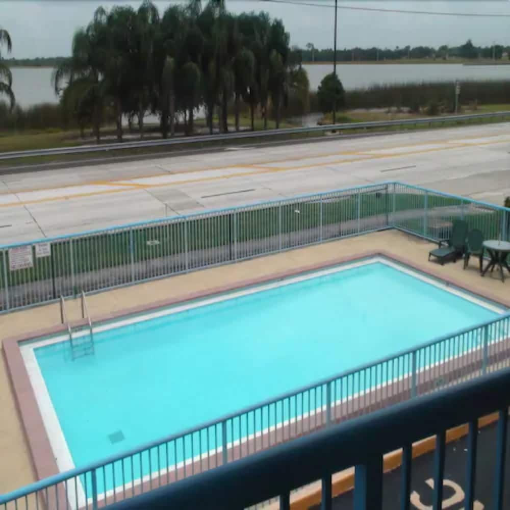 WESTMONT INN LAKELAND3