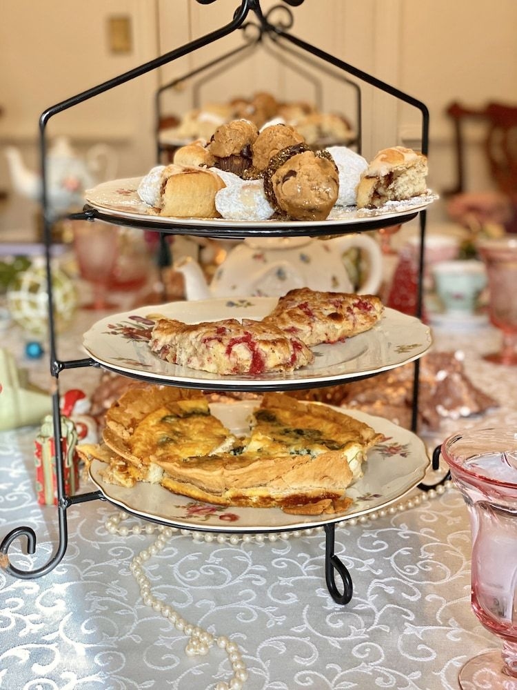 Colonial Gardens Bed & Breakfast4