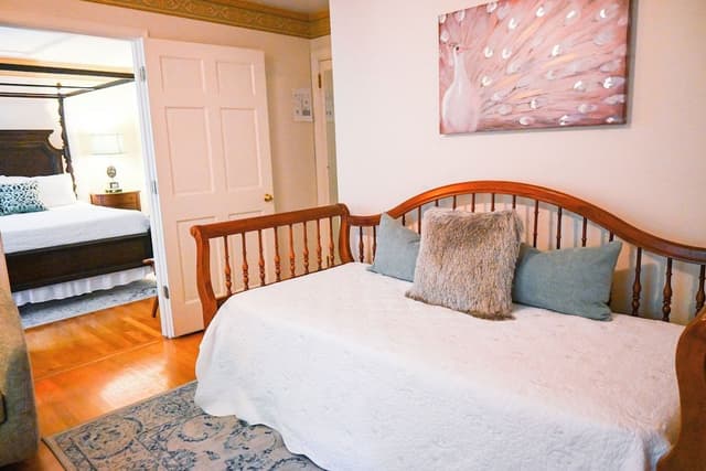 Azalea Suite