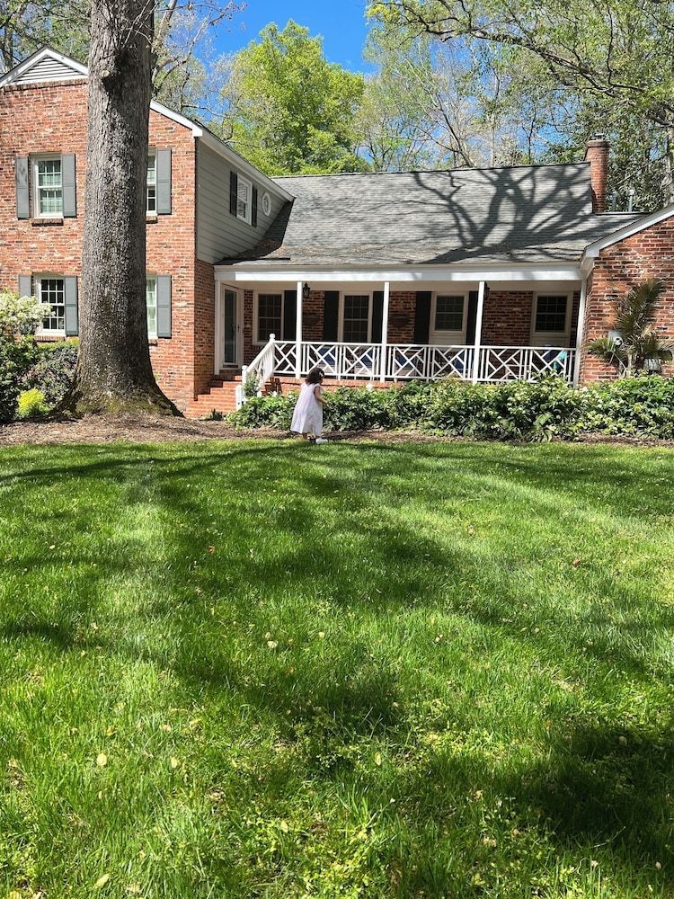 Colonial Gardens Bed & Breakfast0