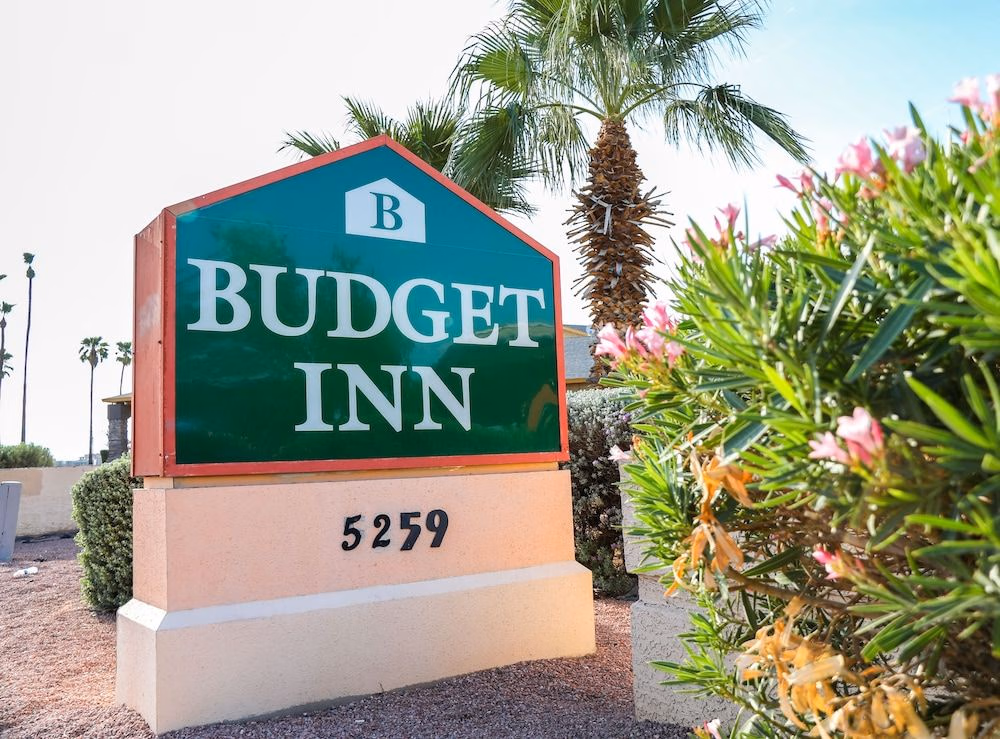 Budget Inn Suites3