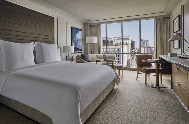 Deluxe City View High Floor Room