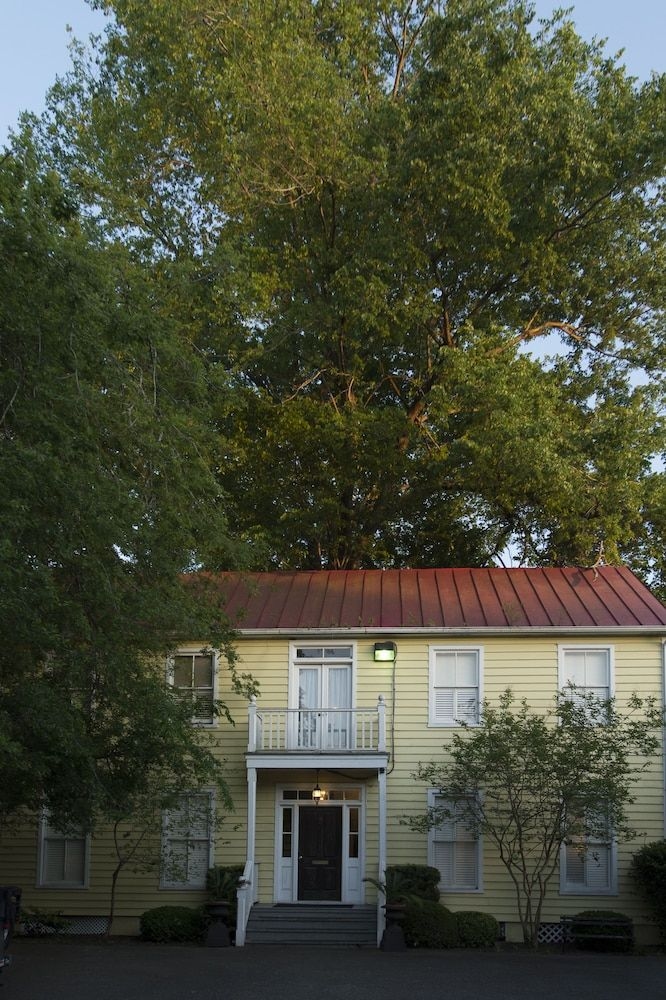 Barksdale House Inn0