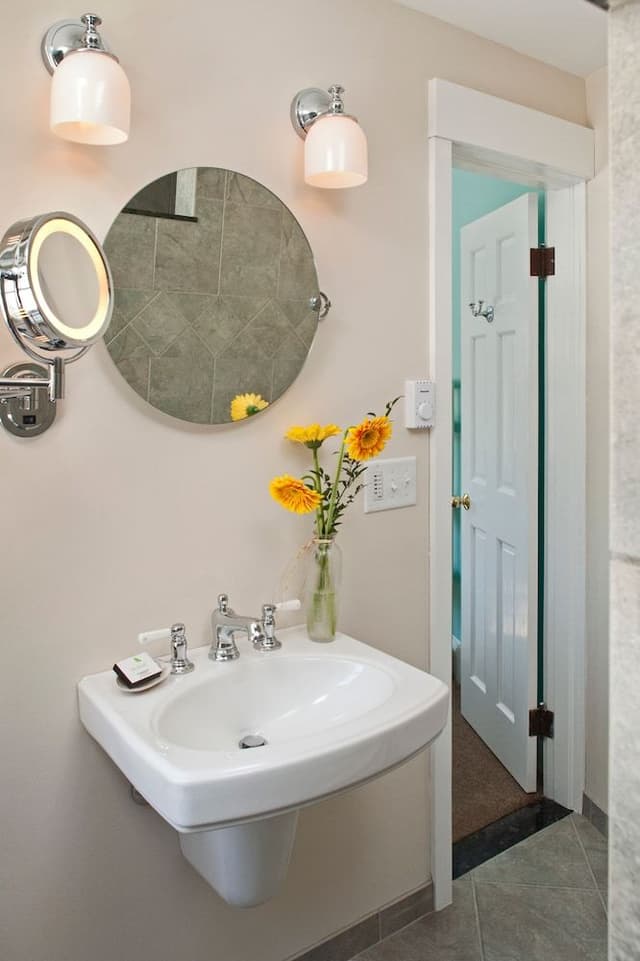 Room, Private Bathroom (York Room)