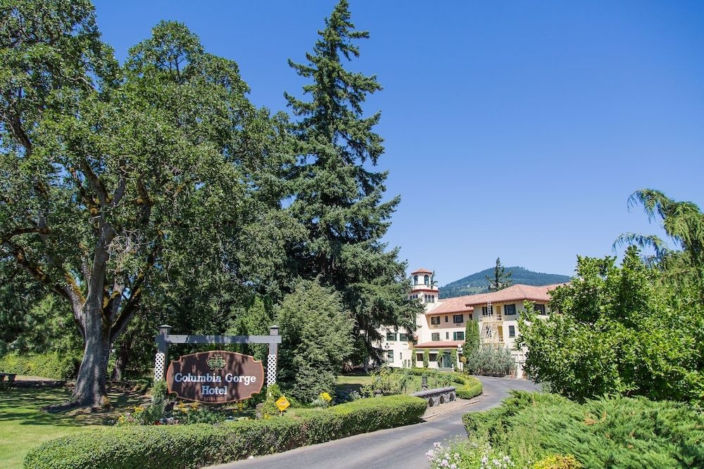 Columbia Gorge Hotel2