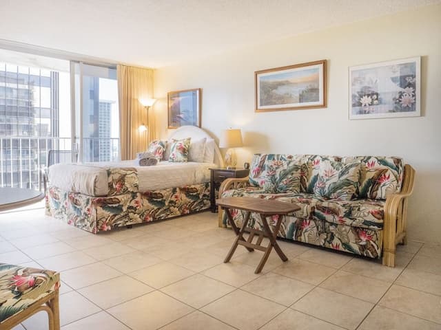 Premium Studio, 1 Queen Bed with Sofa bed, Kitchen (F18A01)