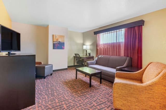 Suite, 1 King Bed, Non Smoking