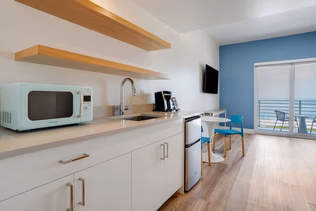 Oceanfront King Suite (Accessible)