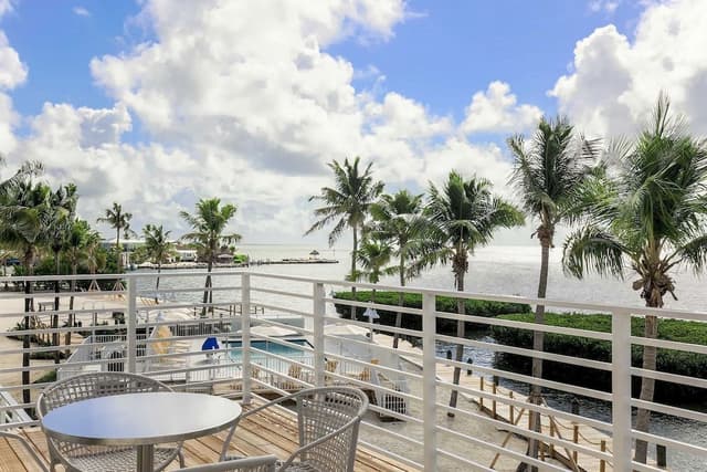 Oceanfront King Suite (Accessible)
