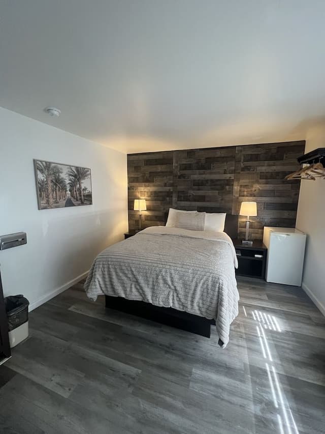 Standard Room, 1 Queen Bed