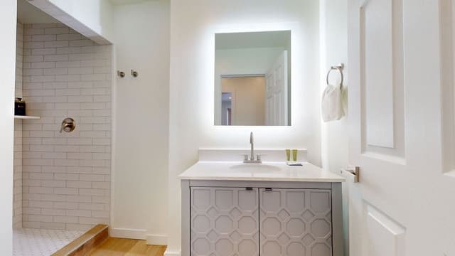 Two Bedroom Queen Suite with Kitchen
