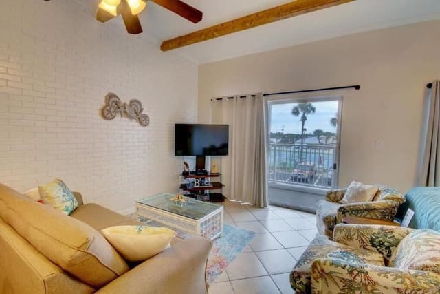 Studio, 1 King Bed, Patio, Courtyard View