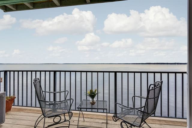 Room, 1 King Bed (River Suite 204)