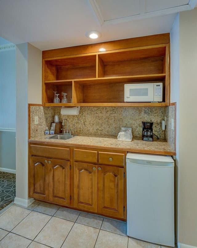 Room, 1 King Bed (River Suite 204)